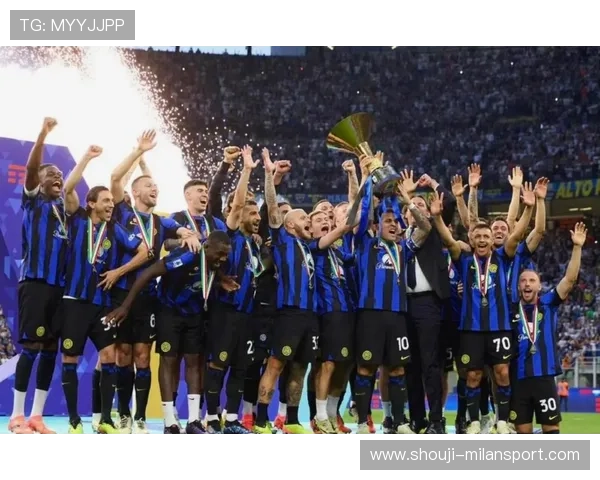 在国际米兰官方网站上查阅球队历史、荣誉以及球员资料，全面了解蓝黑军团